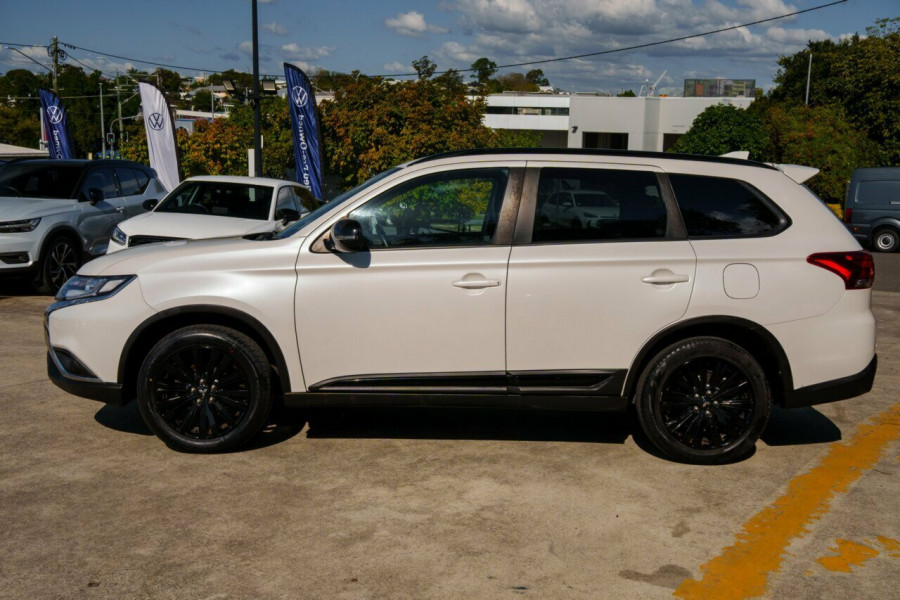 2021 Mitsubishi Outlander ZL Black Edition SUV Image 4
