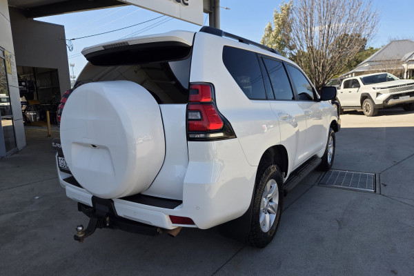 2017 Toyota LandCruiser Prado GDJ150R GXL SUV Image 6