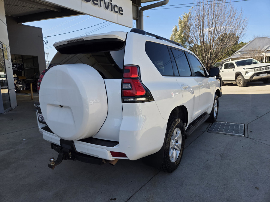 2017 Toyota LandCruiser Prado GDJ150R GXL SUV Image 6
