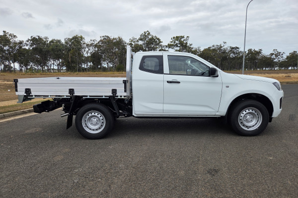 2026 Isuzu D-MAX RG SX Cab Chassis Image 2