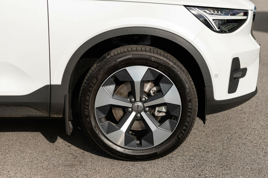 2025 MY26 Volvo XC40 XZ Ultra B4 Bright SUV Image 9