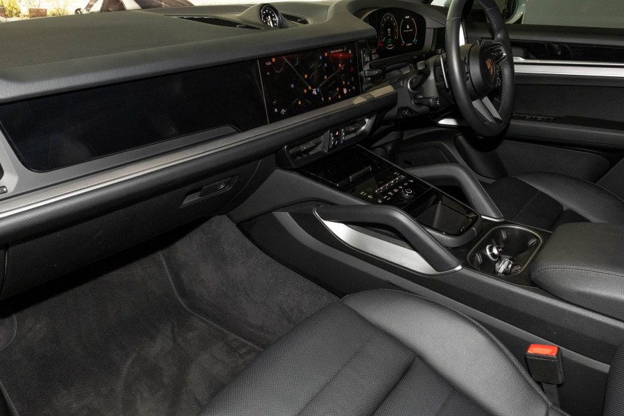 2025 Porsche Cayenne E-Hybrid SUV