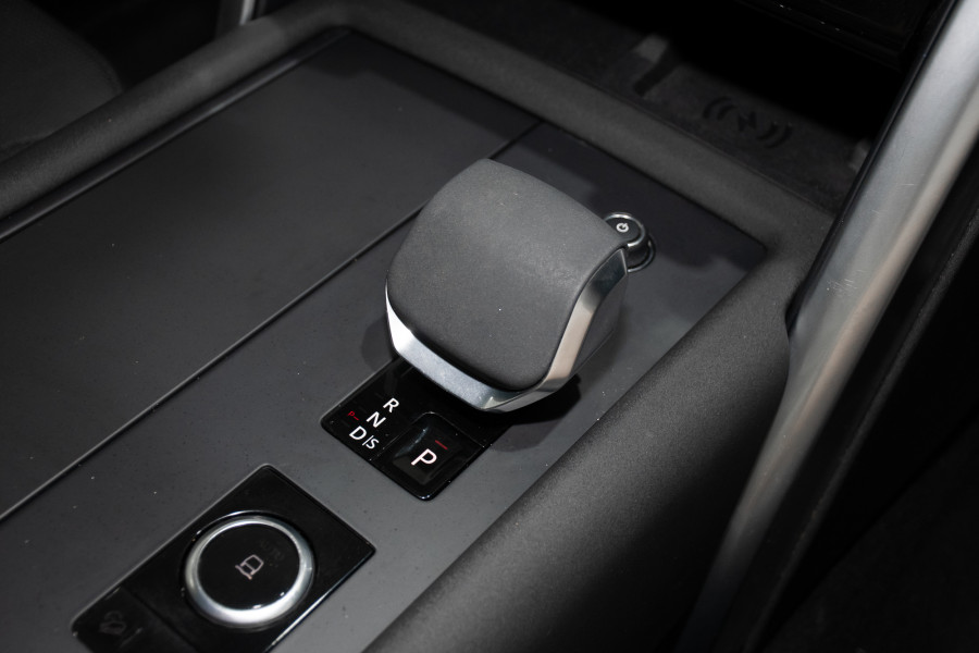 2023 Land Rover Discovery Series 5 D300 S SUV Image 17