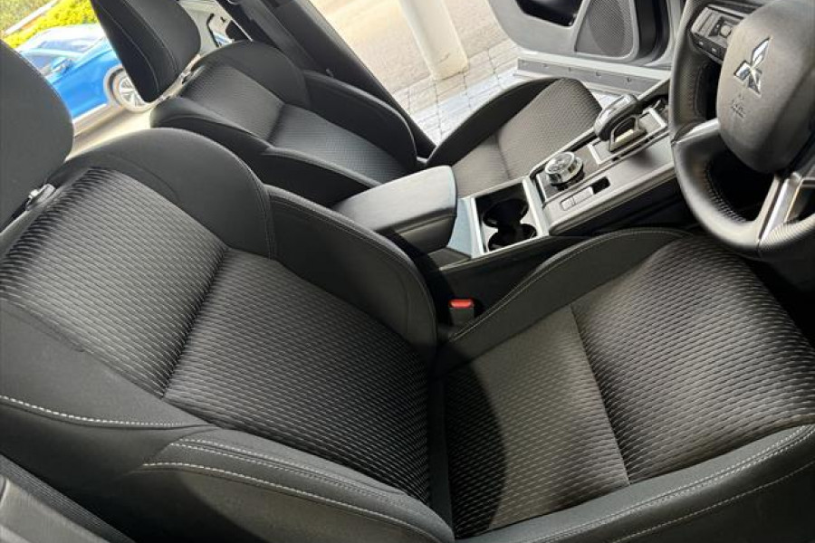 2023 MY24 Mitsubishi Outlander ZM LS SUV Image 19