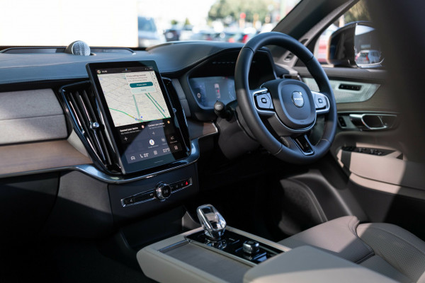2026 Volvo XC90 L Series Ultra B5 Dark SUV Image 3
