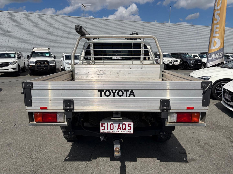 2016 Toyota HiLux  SR5 Double Cab Pick Up Image 8