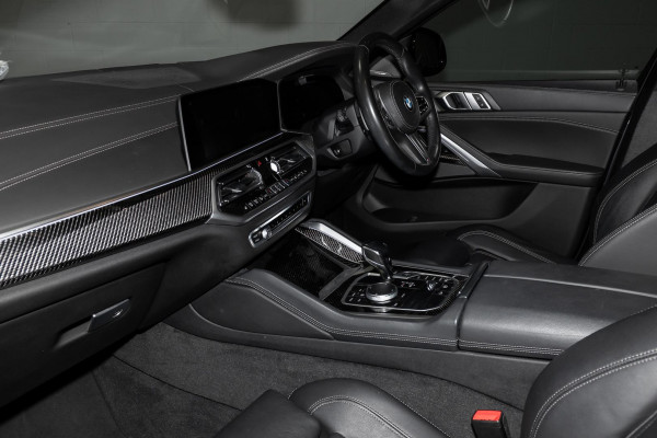 2021 BMW X6 G06 M50i SUV image 8