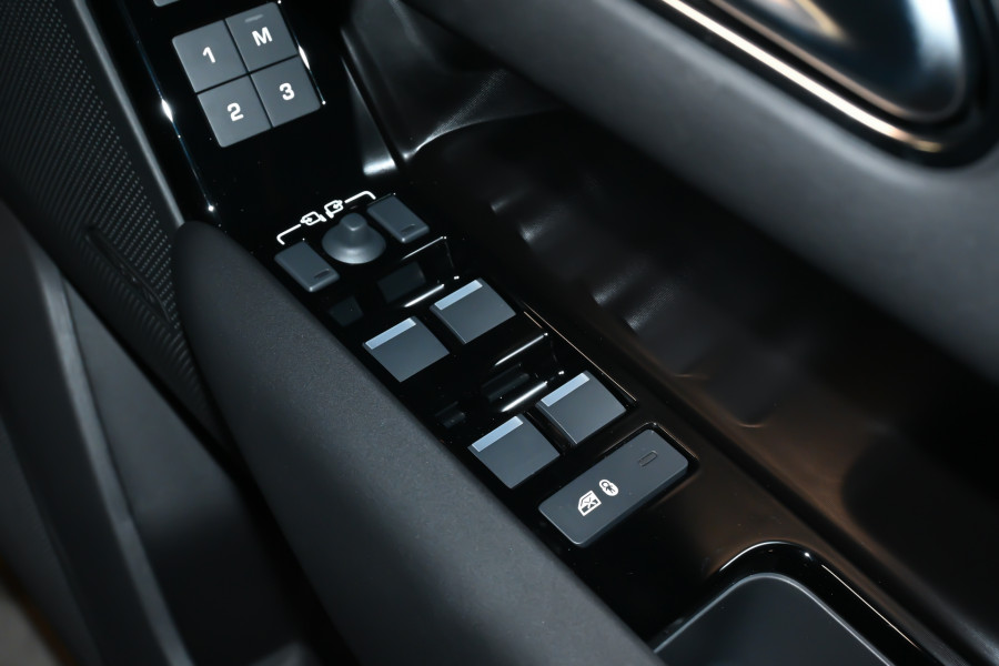 2026 MY25 Land Rover Range Rover Velar L560 P250 Dynamic SE SUV