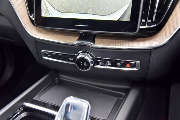 2026 Volvo XC60 UZ Ultra B5 Dark SUV Image 13