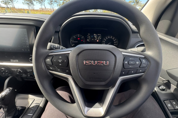 2026 Isuzu MU-X RJ LS-M SUV Image 16