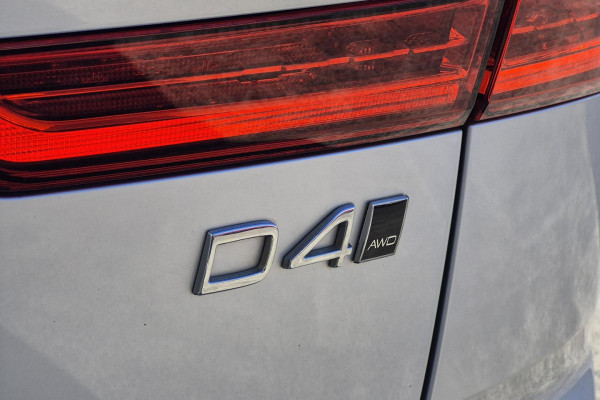 2020 MY21 Volvo XC60 UZ D4 Momentum SUV Image 28
