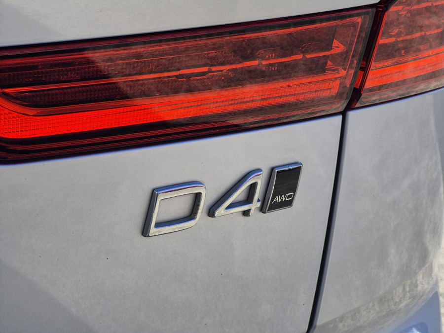 2020 MY21 Volvo XC60 UZ D4 Momentum SUV Image 28