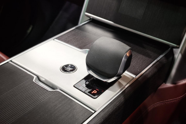 2024 MY25 Land Rover Range Rover L460 P460e Autobiography SUV Image 26