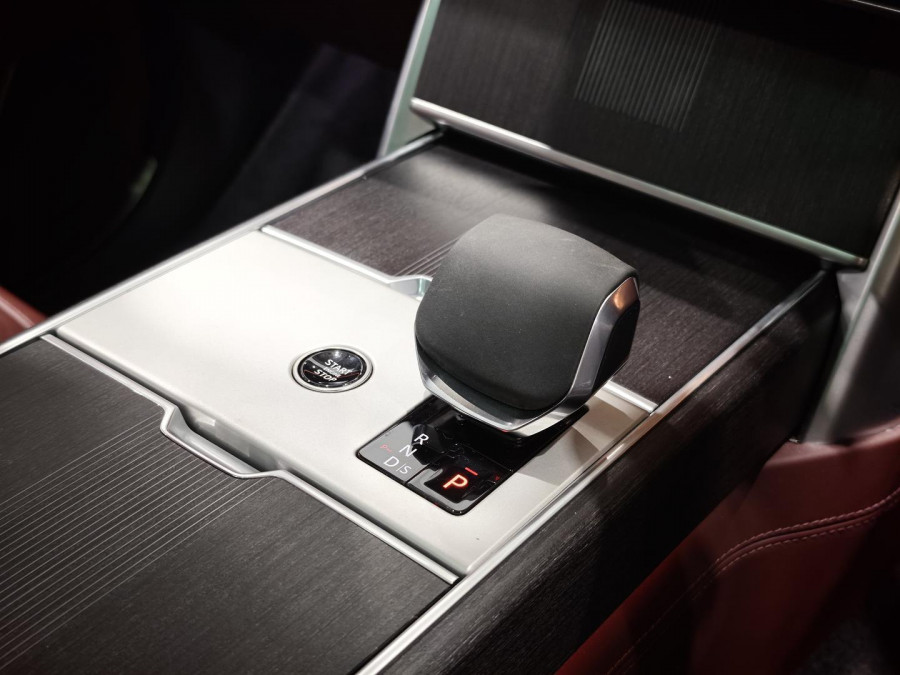 2024 MY25 Land Rover Range Rover L460 P460e Autobiography SUV Image 26