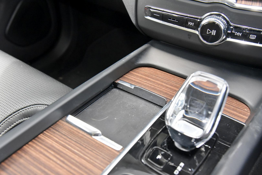 2023 Volvo XC60  Ultimate B5 Bright SUV Image 12