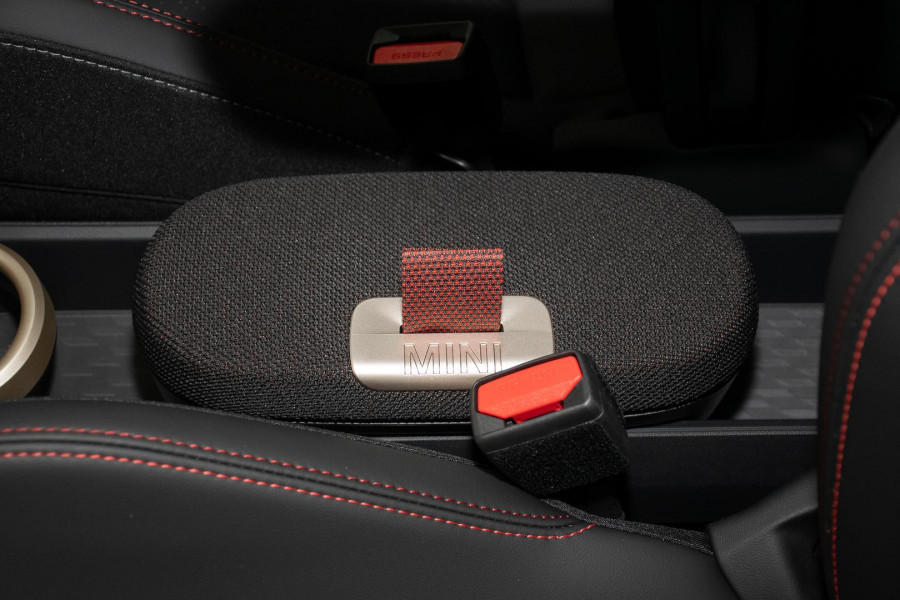 2025 MINI Aceman J05 JCW E Favoured Hatch