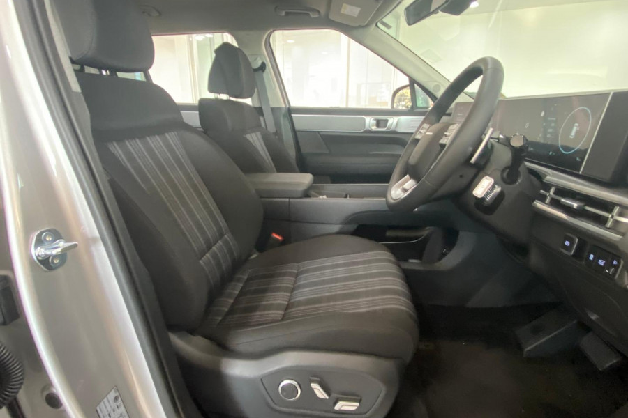 2025 Hyundai Santa Fe MX5.V1 Hybrid SUV Image 13