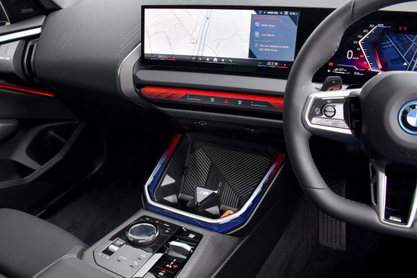2025 BMW X3 G45 30e xDrive SUV image 7