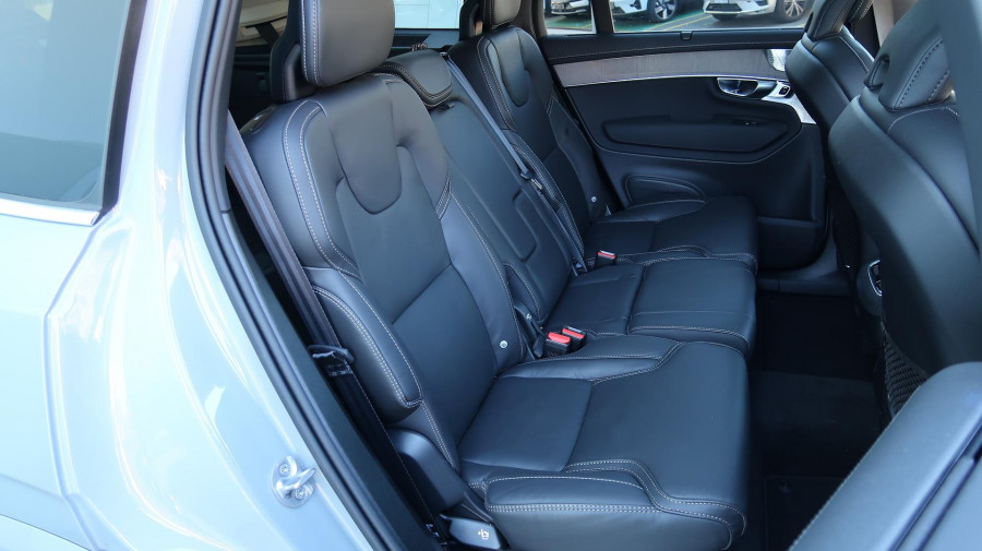 2025 Volvo XC90 L Series Ultra B5 Bright SUV Image 16