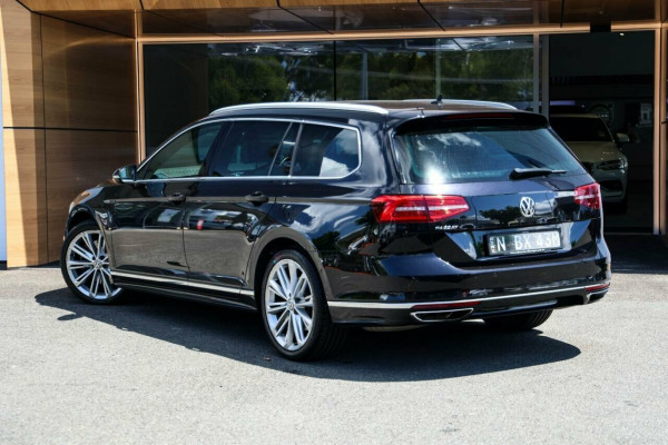 2018 Volkswagen Passat B8 206TSI R-Line Wagon Image 2