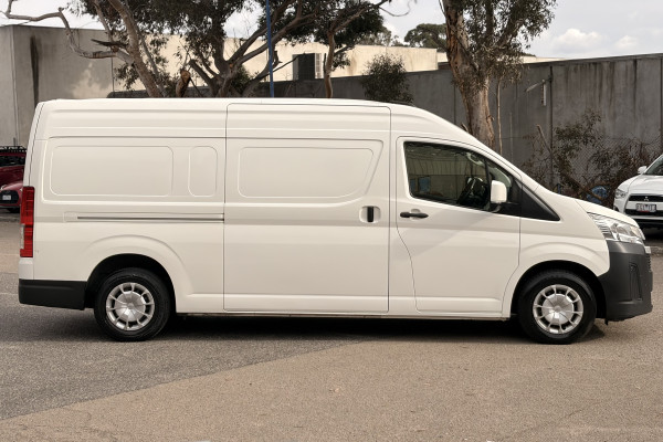 2021 Toyota HiAce GDH300R  Crew Van Image 5