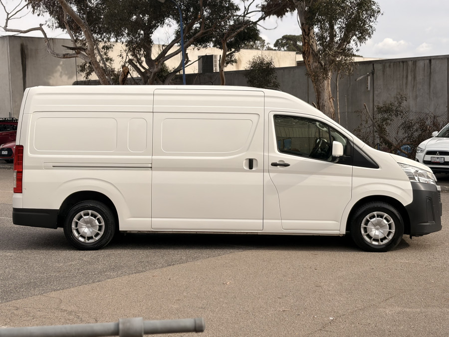 2021 Toyota HiAce GDH300R  Crew Van Image 5
