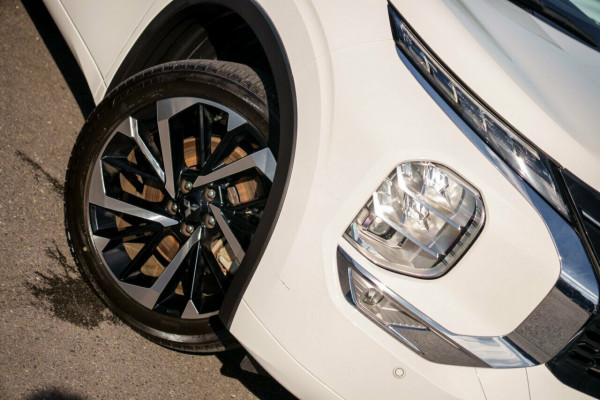 2023 MY24 Mitsubishi Outlander ZM Exceed SUV Image 6