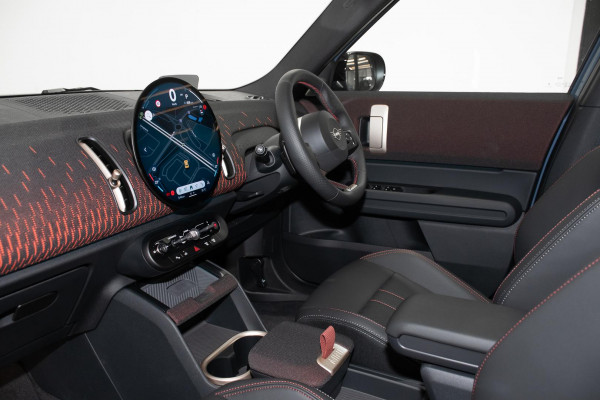 2025 MINI Countryman U25 JCW Favoured SUV image 8