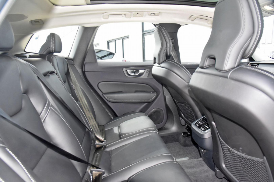 2023 Volvo XC60  Ultimate B5 Bright SUV Image 16