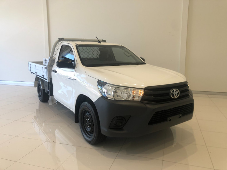 2016 Toyota HiLux TGN121R WorkMate Cab chassis Image 1