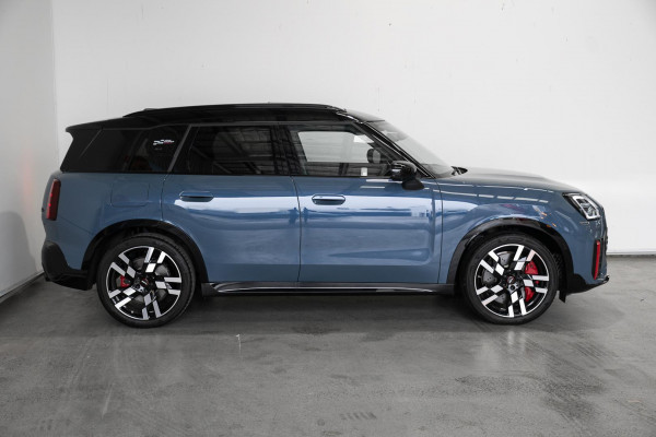 2025 MINI Countryman U25 JCW Favoured SUV image 3