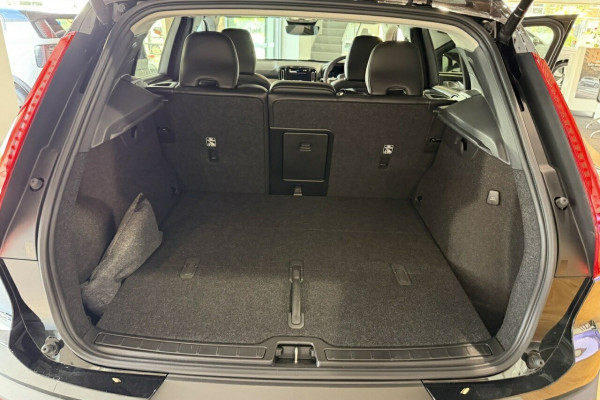 2025 MY26 Volvo XC40 XZ Plus B4 SUV Image 20