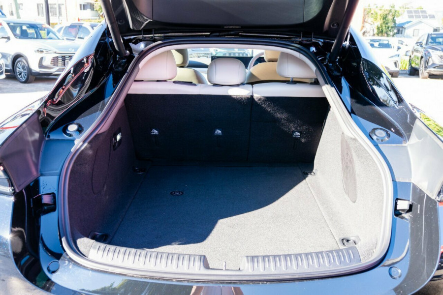 2025 MG IM5 P12L Performance Hatch Image 8