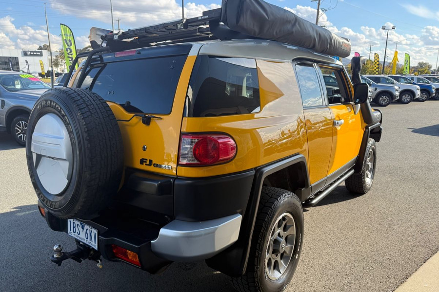 2012 Toyota FJ Cruiser GSJ15R SUV Image 9