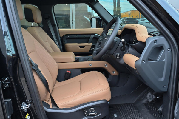 2025 MY26 Land Rover Defender L663 130 D350 X-Dynamic SE SUV image 15