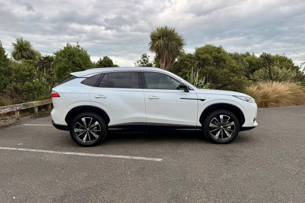 2025 MG HS AS33H Essence Hybrid+ SUV Image 2