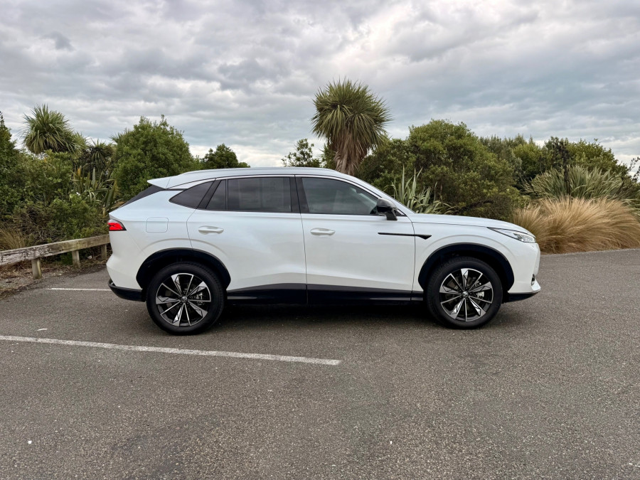2025 MG HS AS33H Essence Hybrid+ SUV Image 2