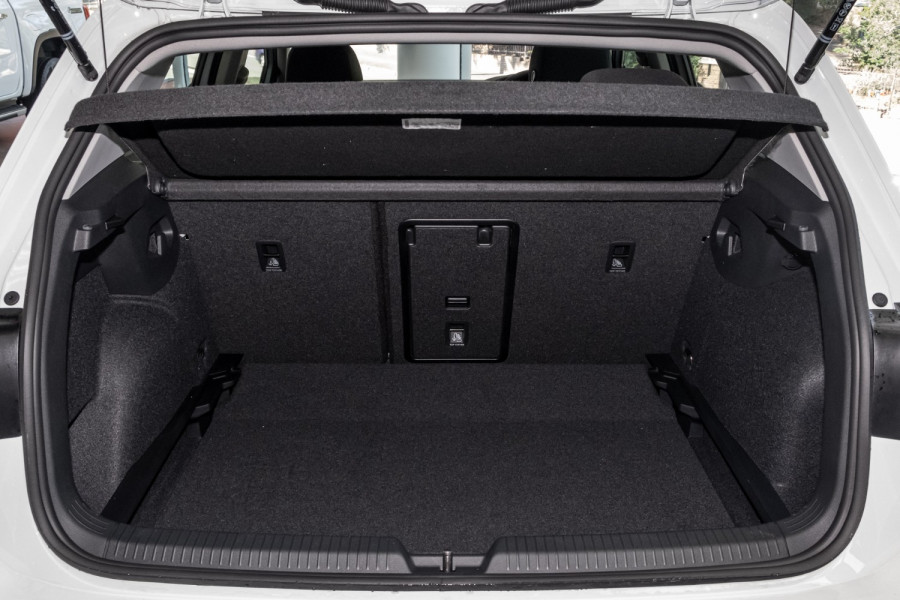 2024 Volkswagen Golf 8 110TSI Life Hatch Image 18