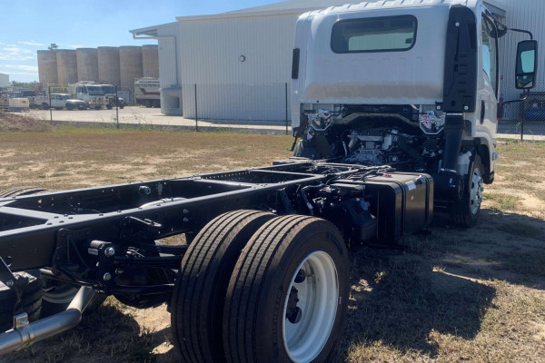 2026 Isuzu NPR Cab Chassis Image 6
