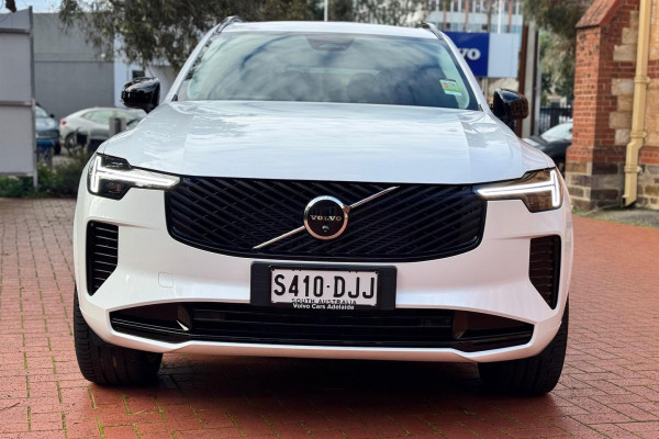 2026 Volvo XC90 L Series Ultra B5 Dark SUV Image 3