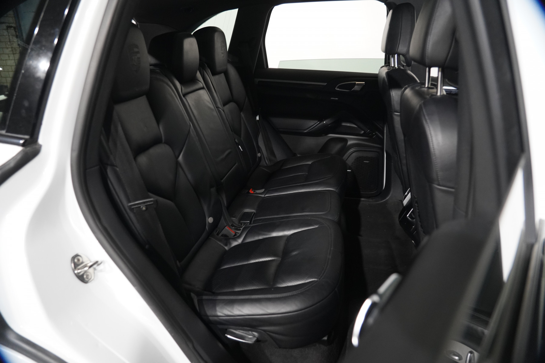 2016 Porsche Cayenne Diesel Platinum Edition SUV Image 30