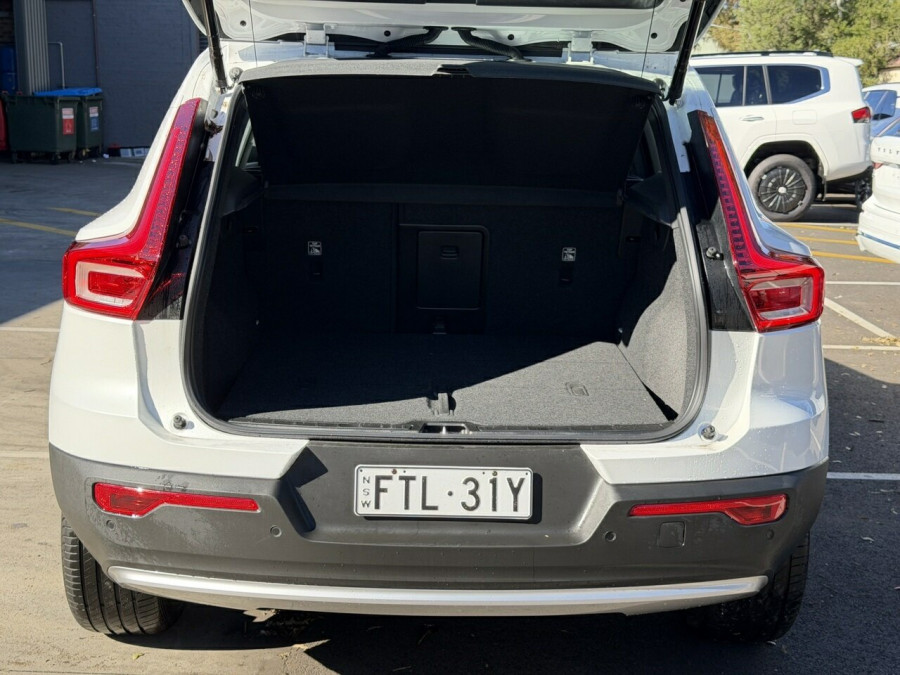 2026 Volvo XC40 XZ Plus B4 SUV Image 9