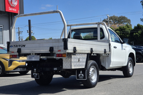 2022 MY22.5 Mitsubishi Triton MR GLX Cab Chassis Image 3