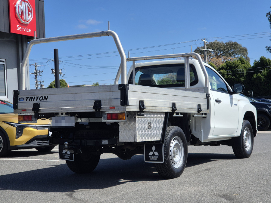 2022 MY22.5 Mitsubishi Triton MR GLX Cab Chassis Image 3