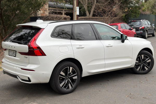 2025 Volvo XC60 UZ Plus T8 Plug-in Hybrid SUV Image 4