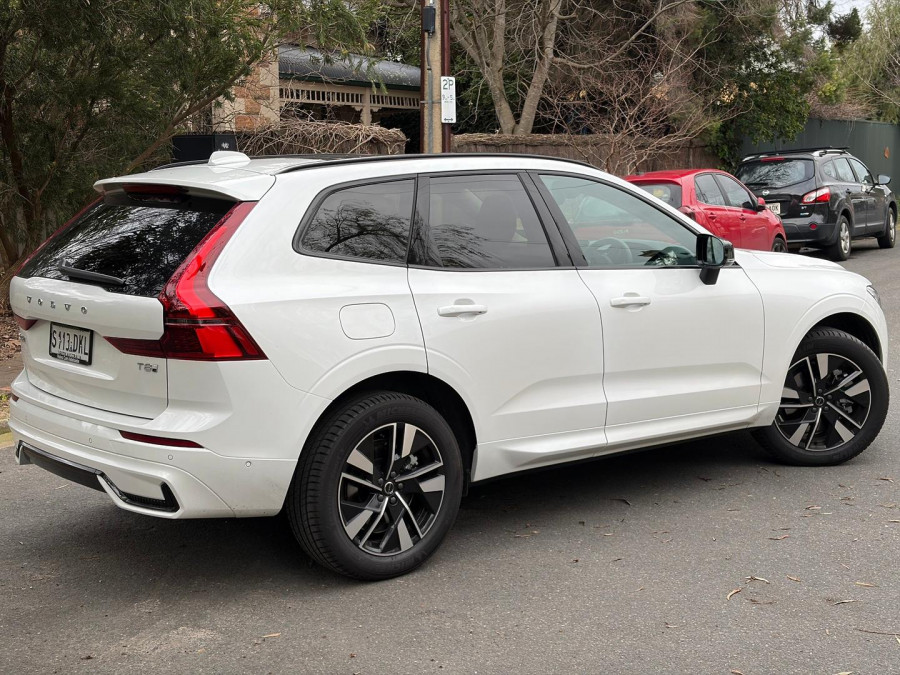 2025 Volvo XC60 UZ Plus T8 Plug-in Hybrid SUV Image 4