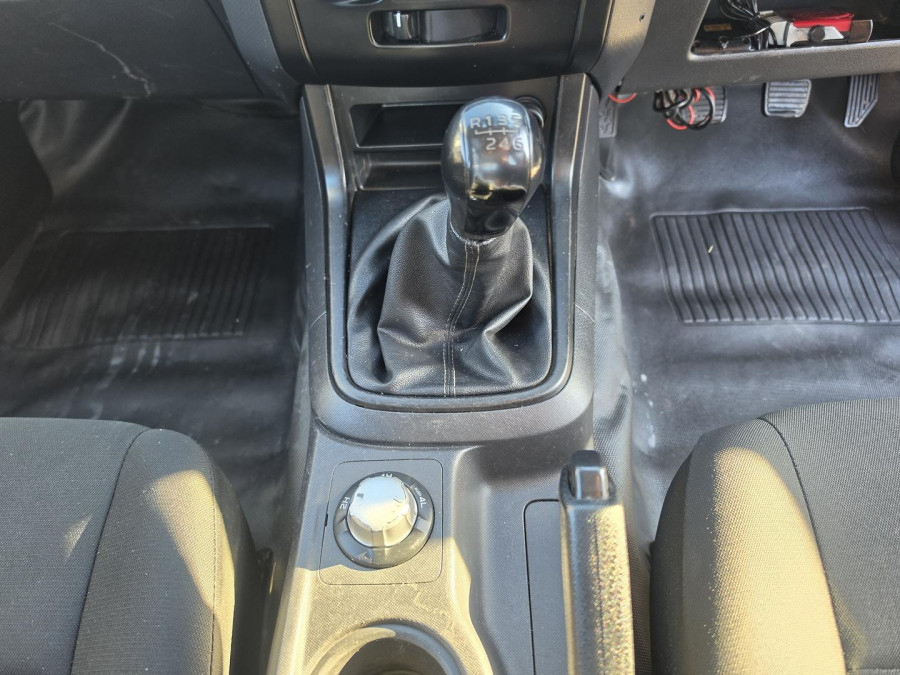 2017 Isuzu D-MAX  SX Cab Chassis Image 15
