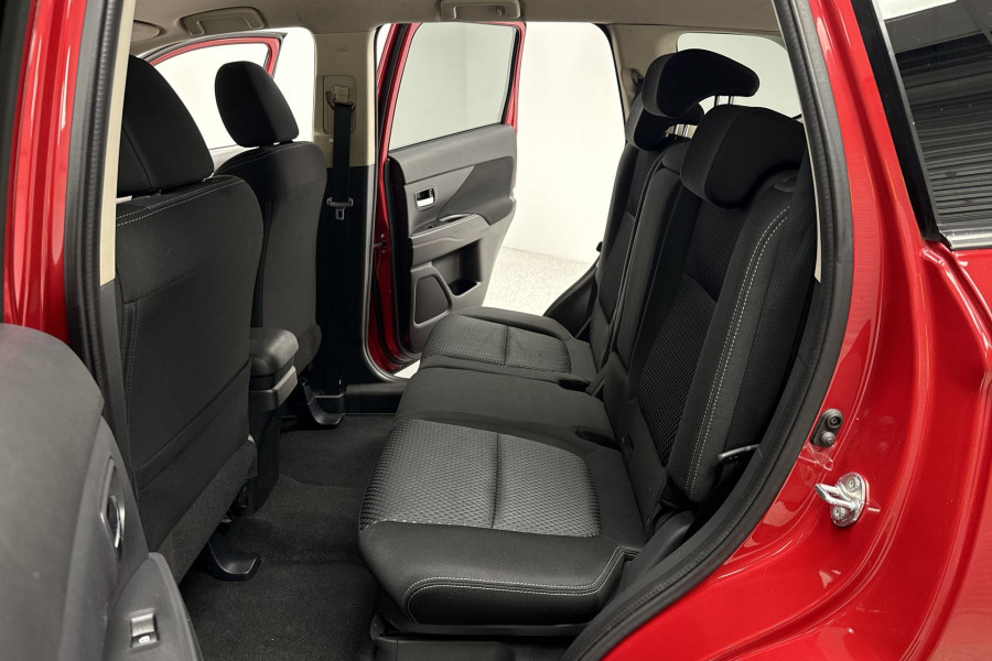 2015 MY16 Mitsubishi Outlander ZK LS SUV Image 13