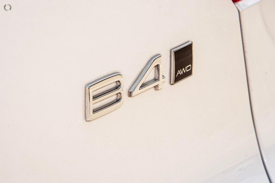 2026 Volvo XC40 XZ Ultra B4 Dark SUV Image 11