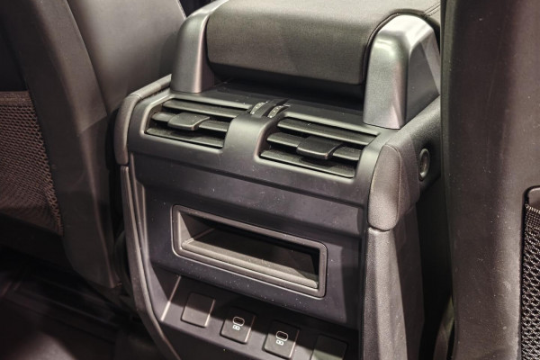 2022 MY23.5 Land Rover Defender L663 110 D300 SE SUV Image 19